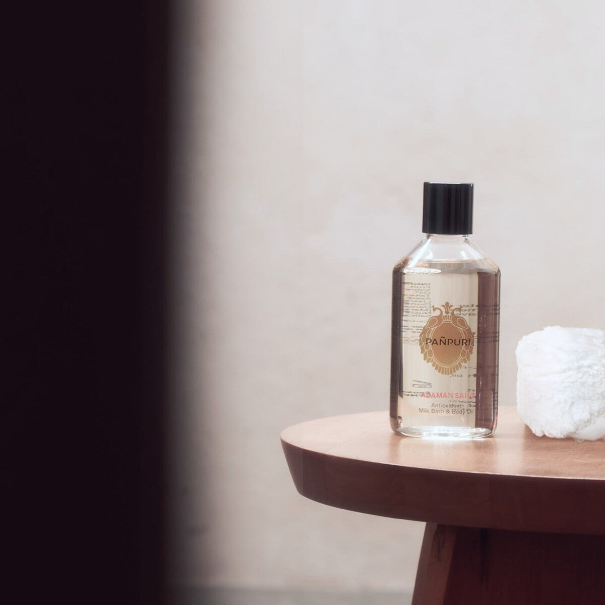 ミルクバス＆ボディオイル ピオニーアブソリュート〈ピオニー〉｜ピオニーとレッドベリーが織りなすフローラルフルーティの香り。うるおいとやわらかさを与えるマルチオイル。