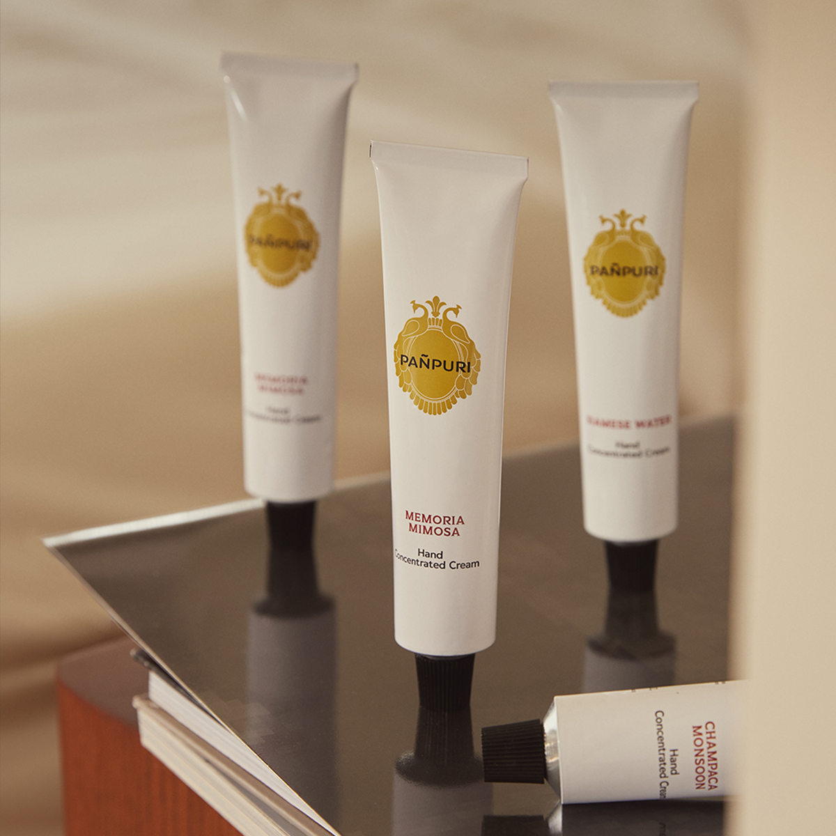 PAÑPURI ハンドクリーム / 精油由来の香りと厳選された植物由来エキス配合で、手肌をしっとりと包み込む。