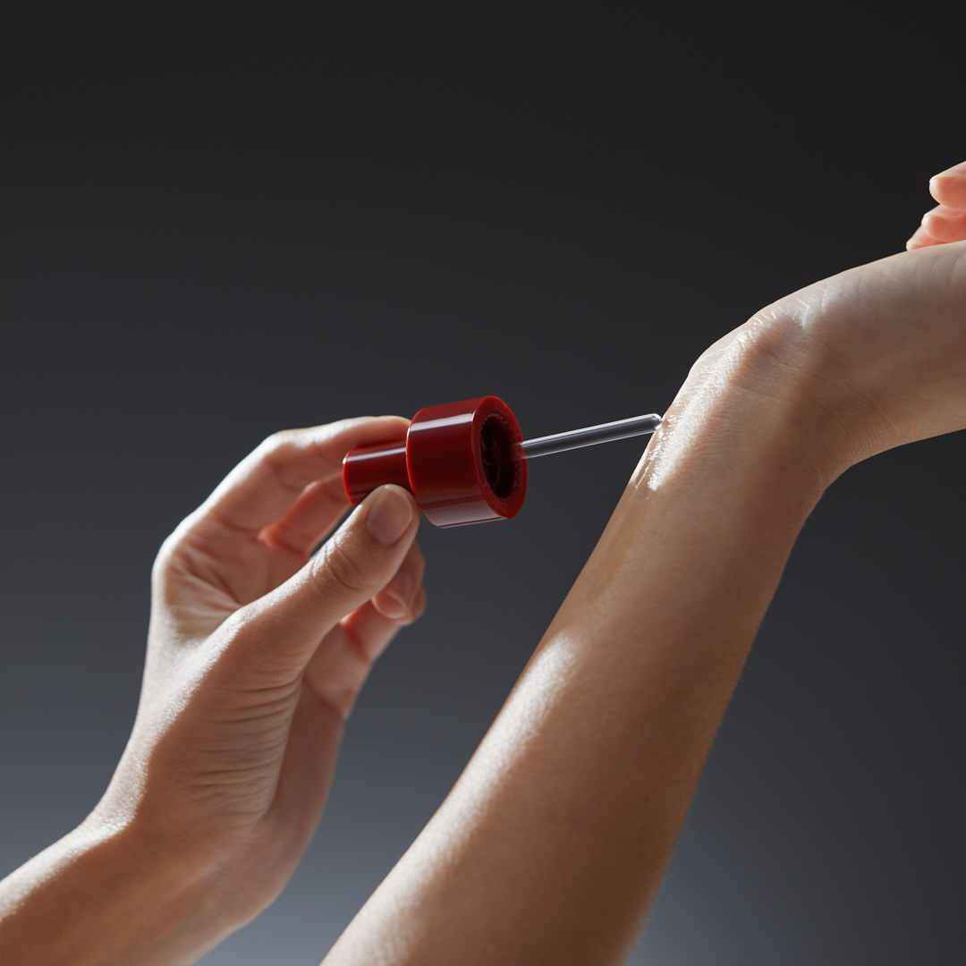 PANPURI（パンピューリ）エクストラクトパフュームオイルの使い方｜スポイトでパルスポイントに塗布する方法